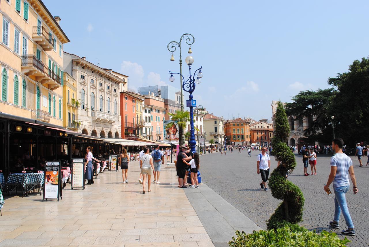 Dreaming Piazza Bra Rooms Верона Екстер'єр фото